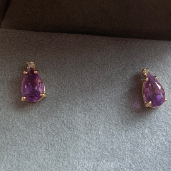 14K Yellow gold Amethyst stud post earrings with diamond chip - Picture 4 of 7